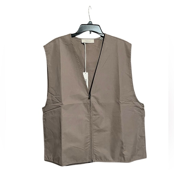 FEAR OF GOD ESSENTIALS Brown Zip Vest - Picture 2 of 6